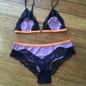 Lace bra & cheeky panty set